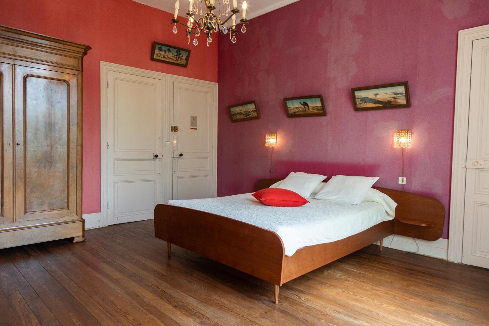 Le Domaine Du Meunier Hotel Mortagne-sur-Gironde Bagian luar foto