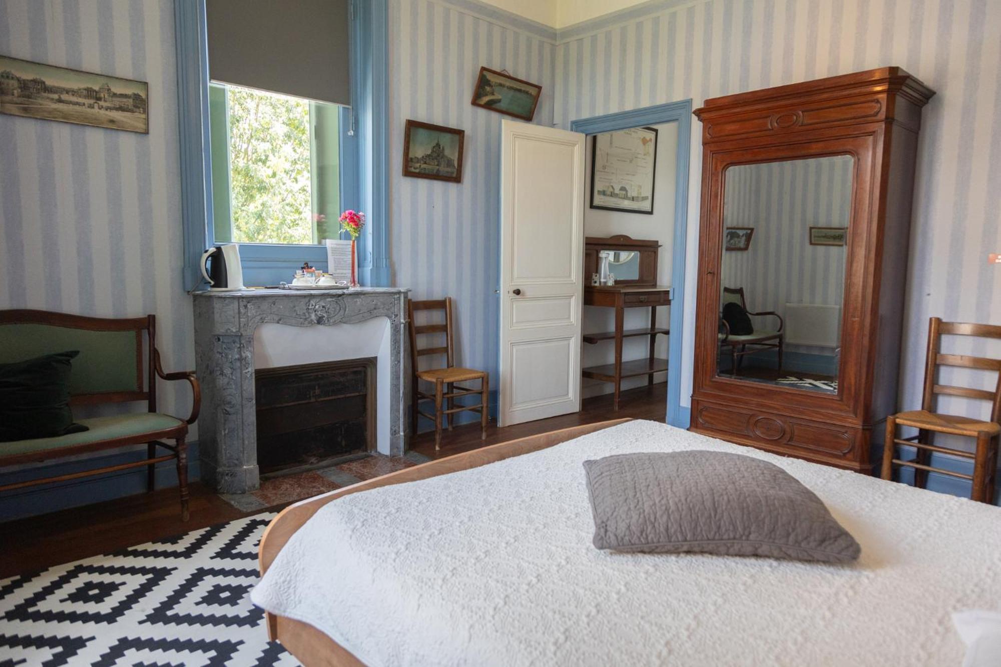 Le Domaine Du Meunier Hotel Mortagne-sur-Gironde Bagian luar foto