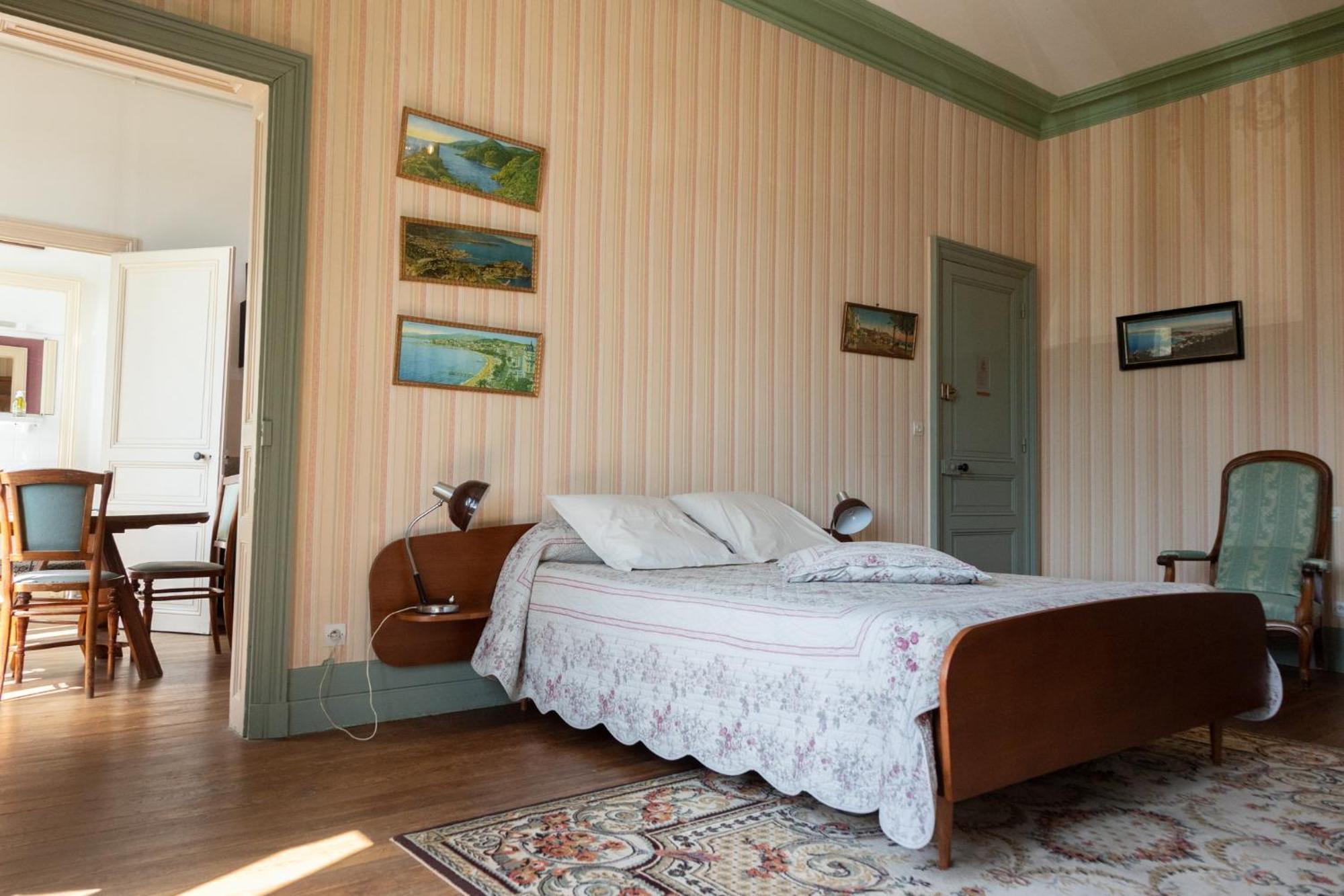 Le Domaine Du Meunier Hotel Mortagne-sur-Gironde Bagian luar foto