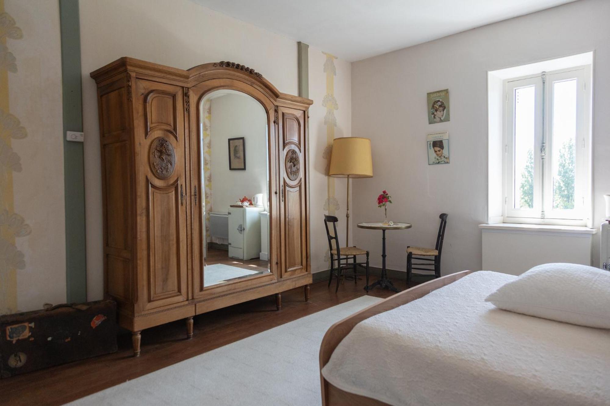 Le Domaine Du Meunier Hotel Mortagne-sur-Gironde Bagian luar foto