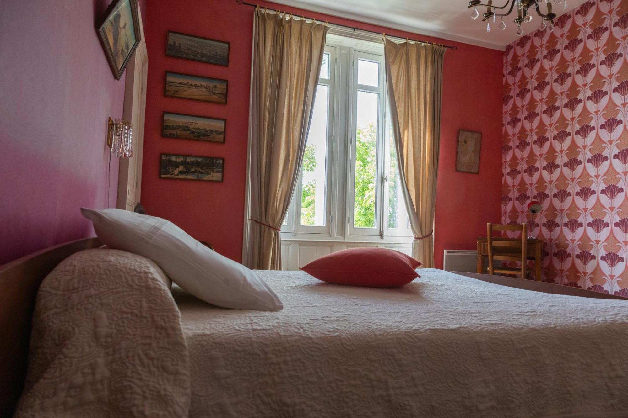 Le Domaine Du Meunier Hotel Mortagne-sur-Gironde Bagian luar foto