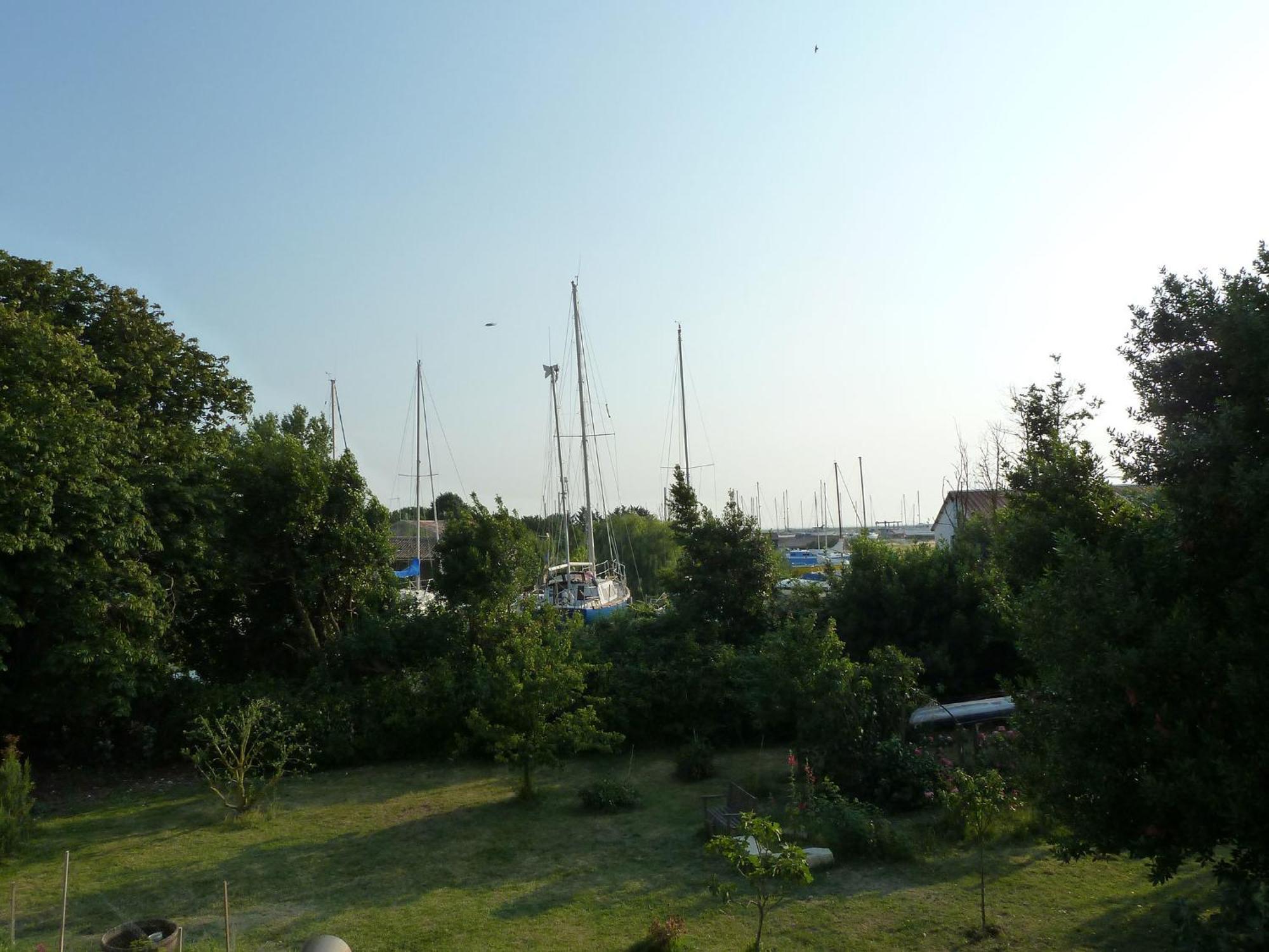 Le Domaine Du Meunier Hotel Mortagne-sur-Gironde Ruang foto