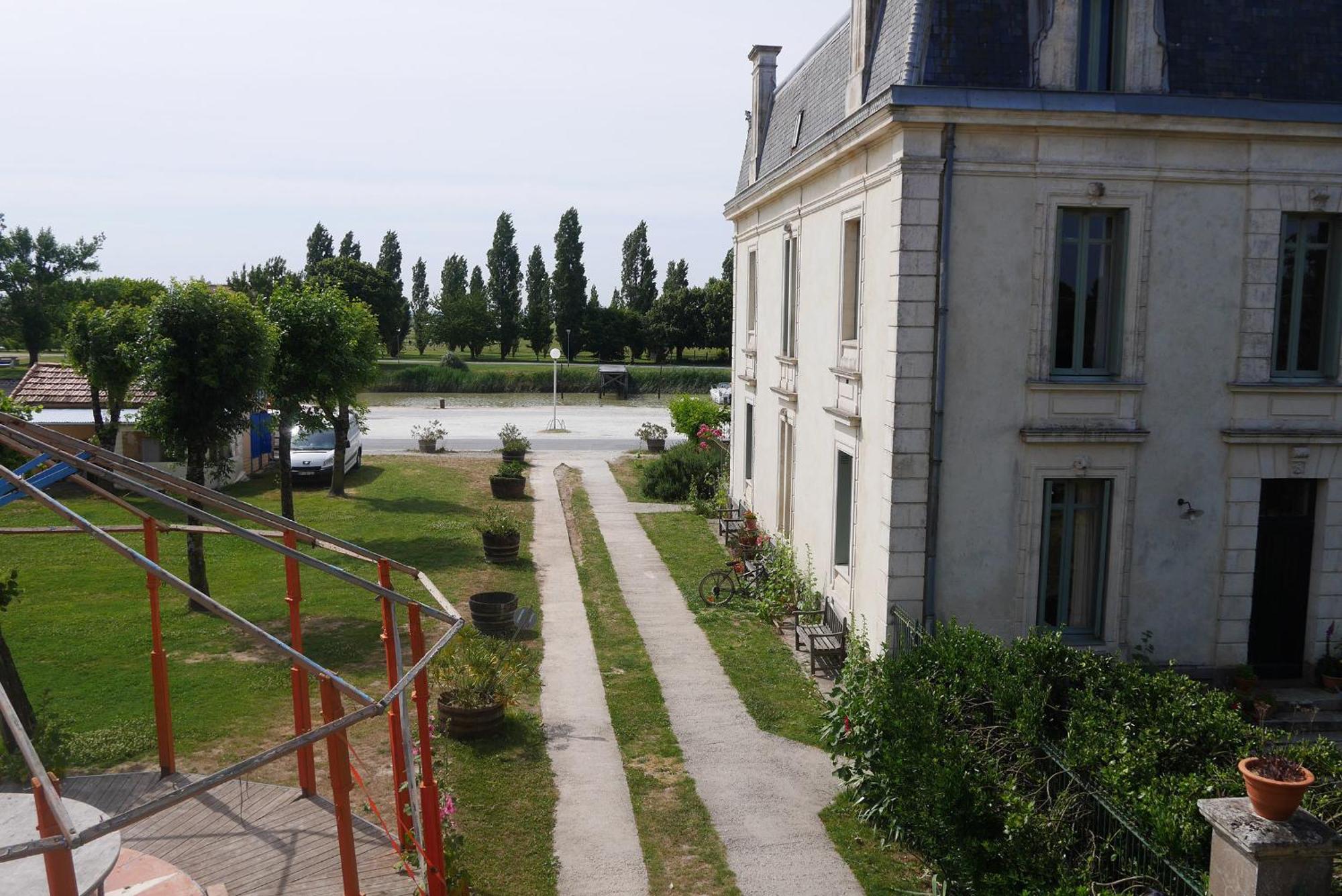 Le Domaine Du Meunier Hotel Mortagne-sur-Gironde Ruang foto